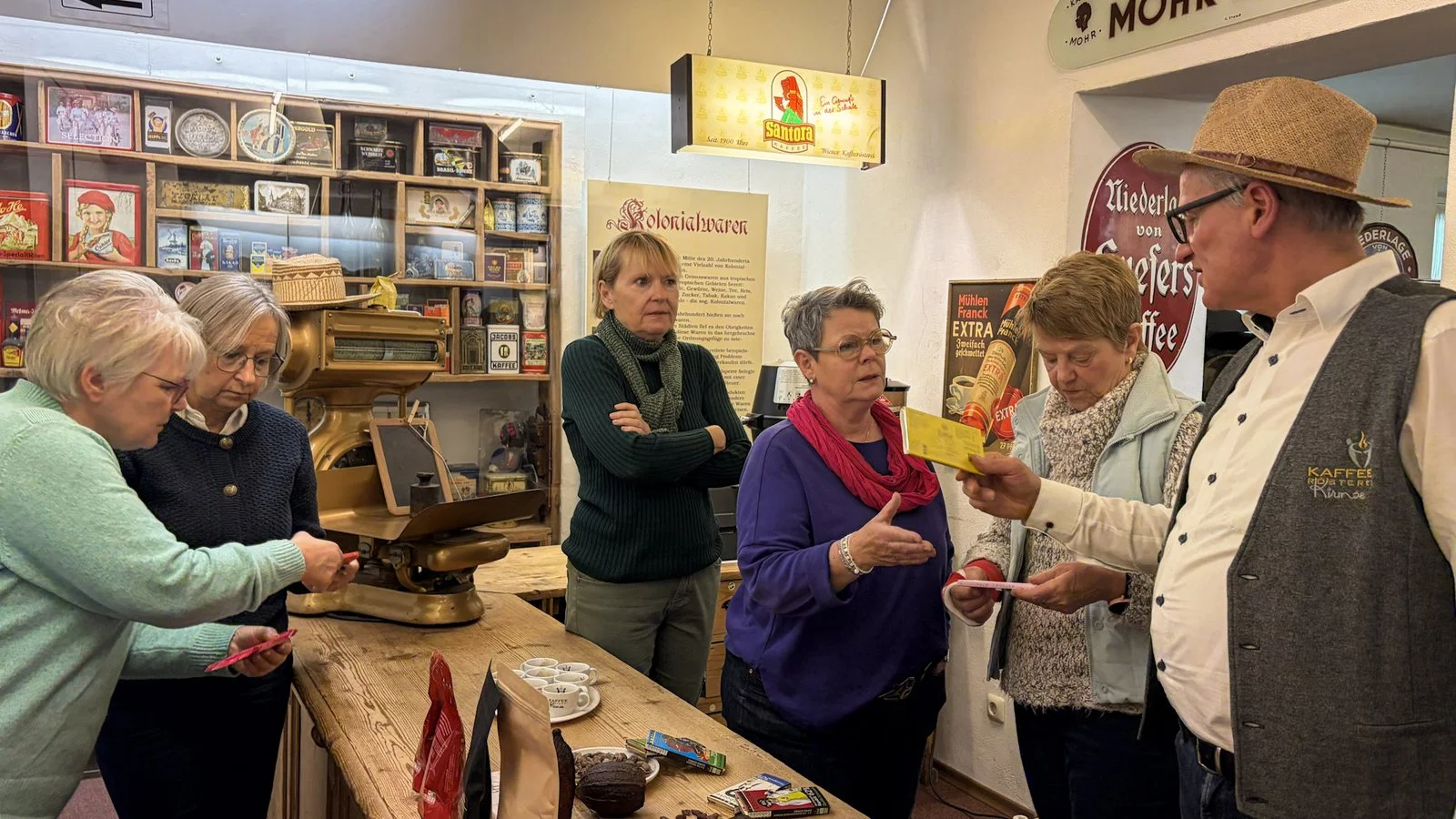 Jens Kirmse handing guests a chocolate to taste